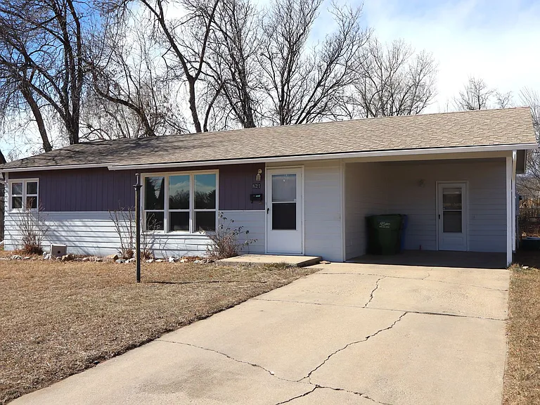 821 Skyline Dr — Photo 1