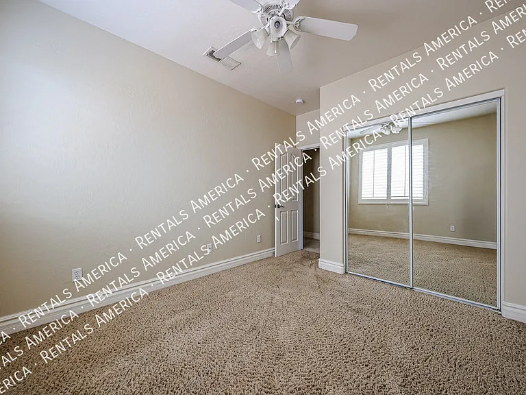 2211 W Olive Way — Photo 26