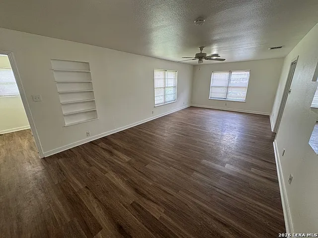 3 bed, 2.0 bath, 1713 sqft, $1,575 — Photo 4