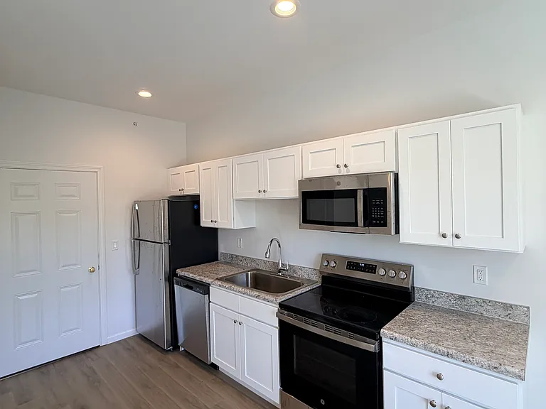 337 Main St #7 — Photo 4