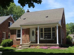 1402 Hollywood St, Dearborn, MI