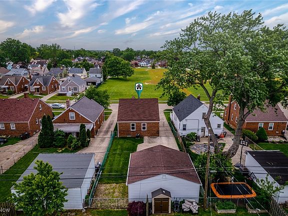 3rd image of 8010 Whittington Dr