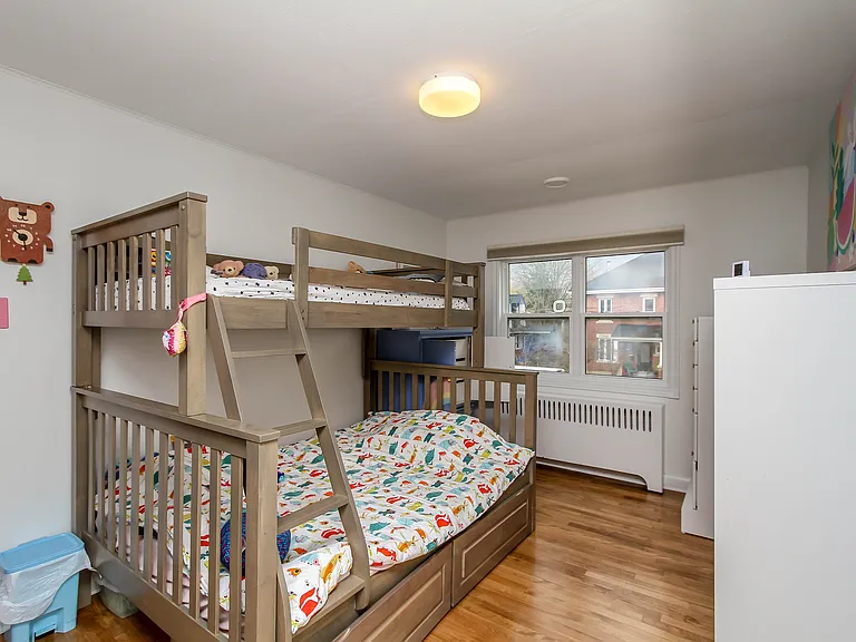 220 Cowley Ave — Photo 24
