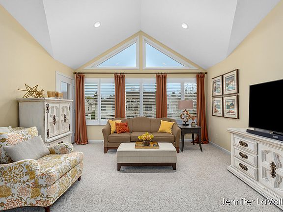 3rd image of 3544 Megan Ct NW