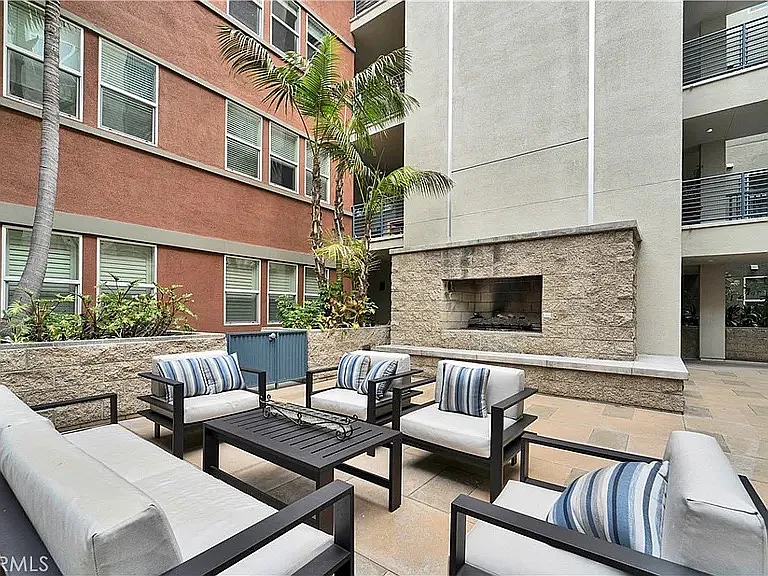 300 E 4th St #402 — Photo 20
