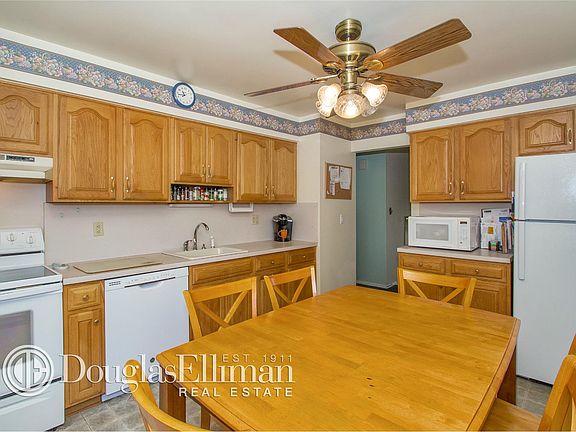 3rd image of 218 N Richmond Ave
