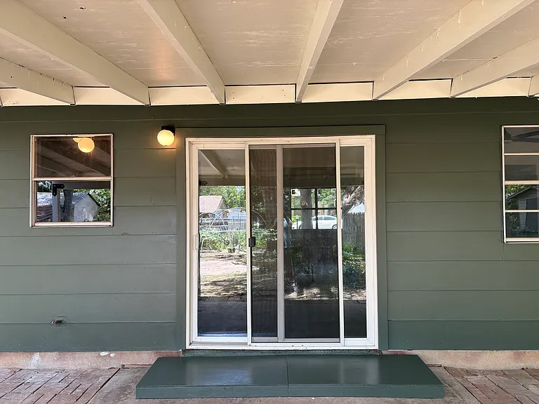 107 E Longspur Blvd — Photo 3