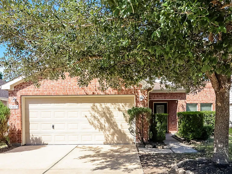 19811 Breezy Cove Ct — Photo 1
