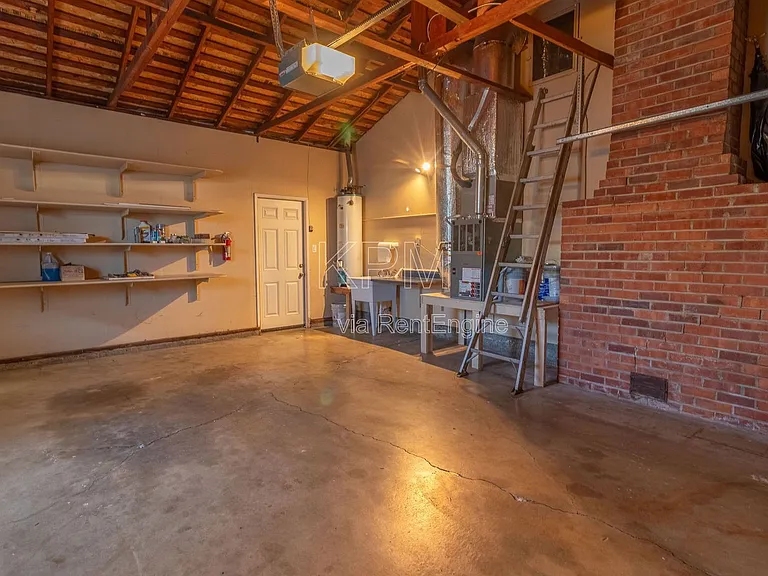 218 E Longview Ave — Photo 27