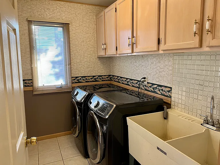 3263 Primrose Dr — Photo 11