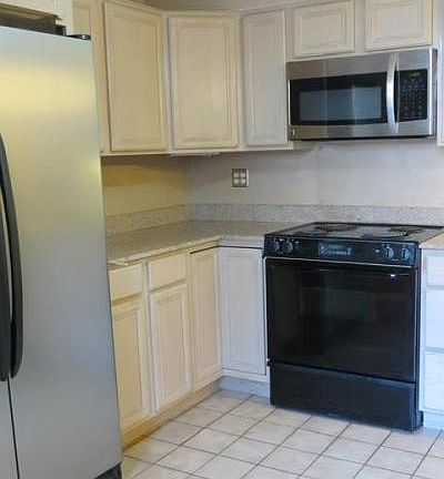 4th image of 1500 W Esplanade Ave APT 12C