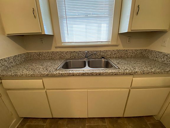 4th image of 910 N Park Ave APT 4