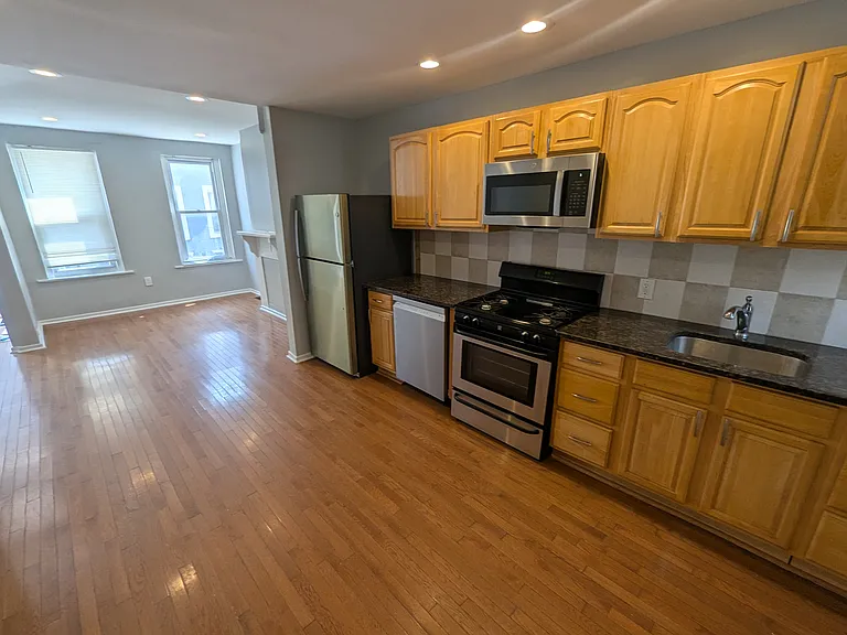 2217 Cross St — Photo 2