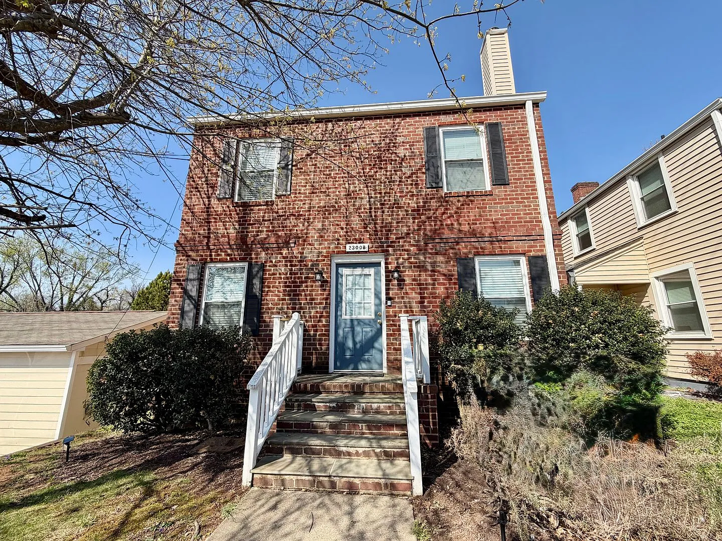 2300 Fontaine Ave — Photo 2