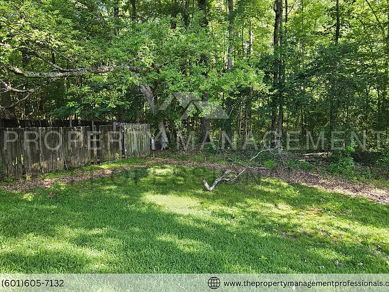 1732 Brookhollow Cir — Photo 24