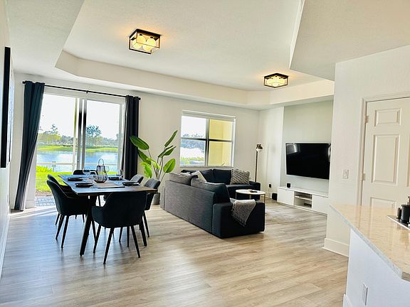 Spacious First Floor - Dining/Living