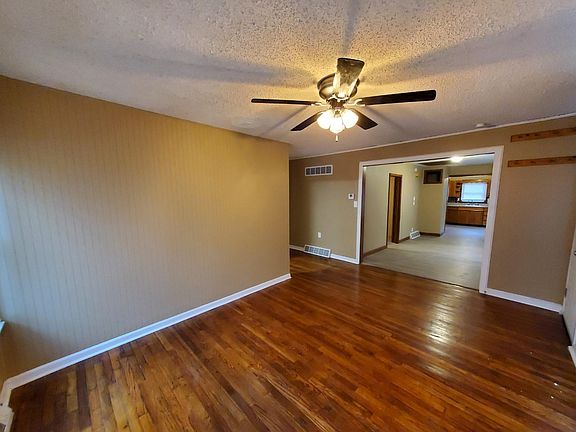 2nd image of 462 S Leslie Ave