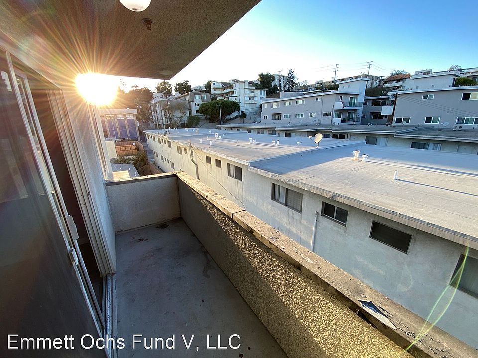 1st image of 10615 Rose Ave #10498096