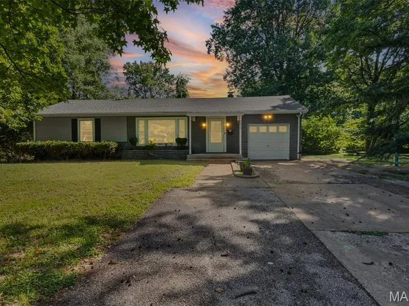 7019 W B St, Belleville, IL 62223