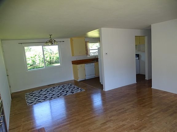 View toward kitchen.