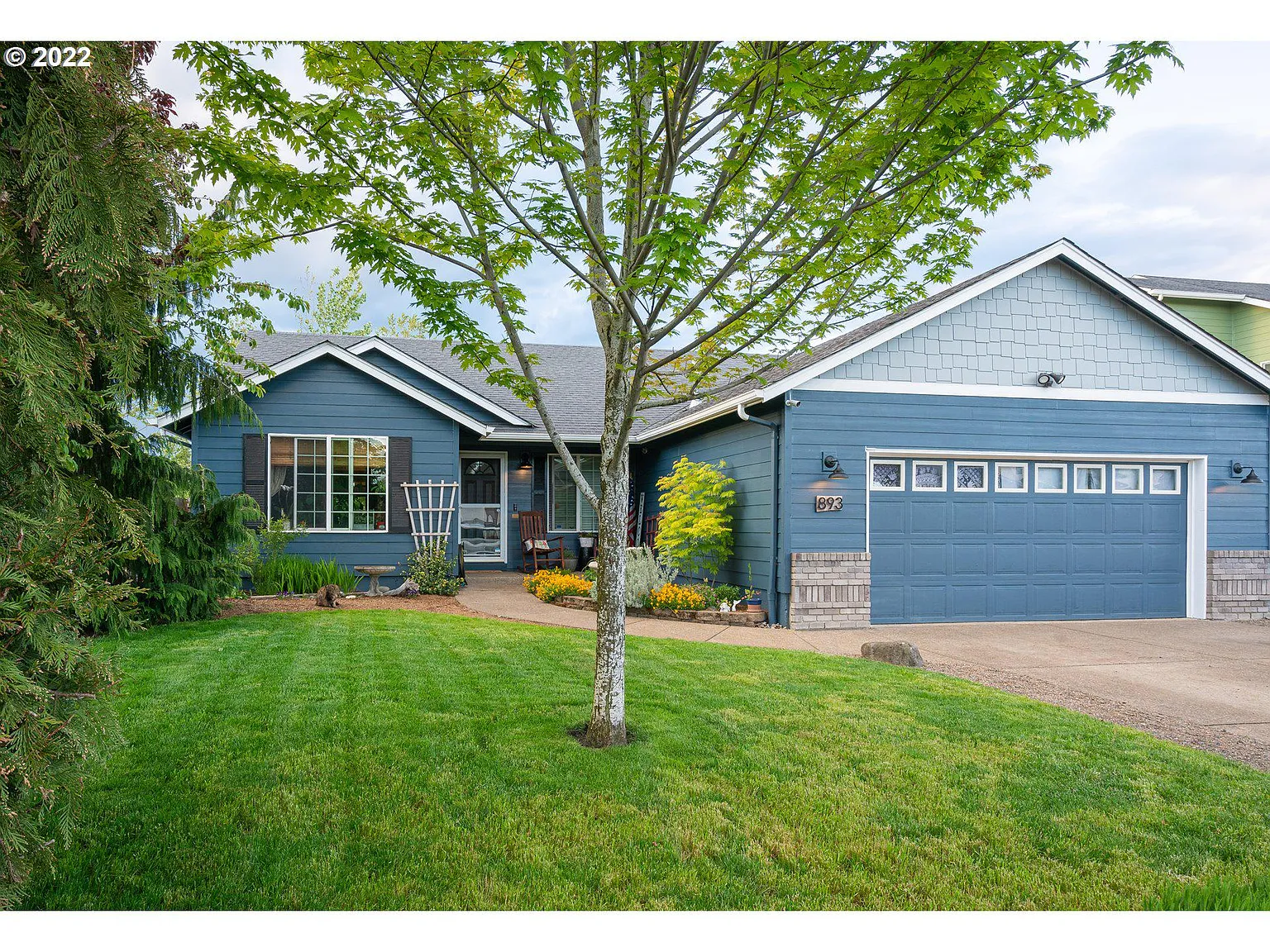 893 Meadow Dr photo 1
