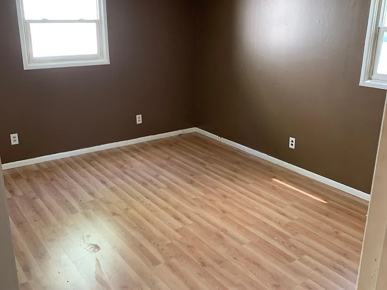 2417 E Elm St — Photo 7