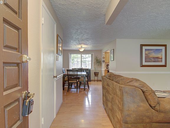 4th image of 10118 NE 88th Ave