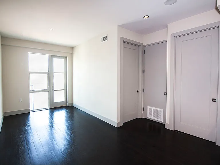 56 Box St #3A — Photo 6