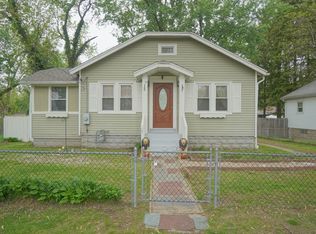 15 Viola St, Springfield, MA 01109