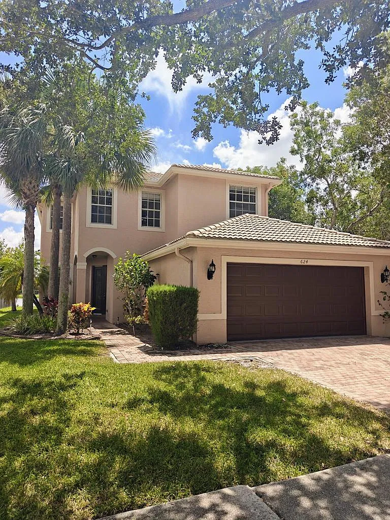 5 bed, 3.0 bath, 2601 sqft, $4,000 — Photo 2