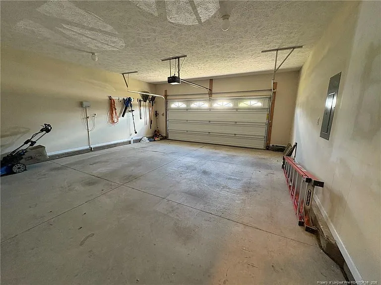 4007 Beaubien Dr — Photo 15