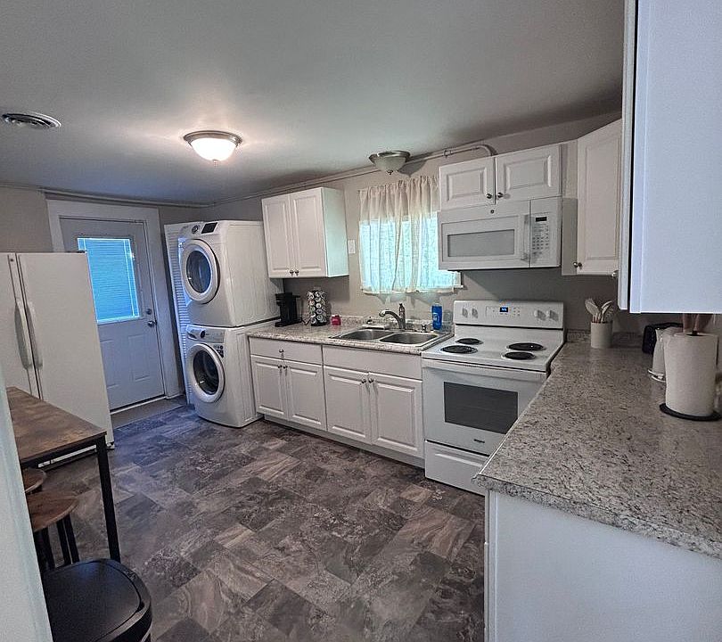 1st image of 14 Ainsworth Ln
