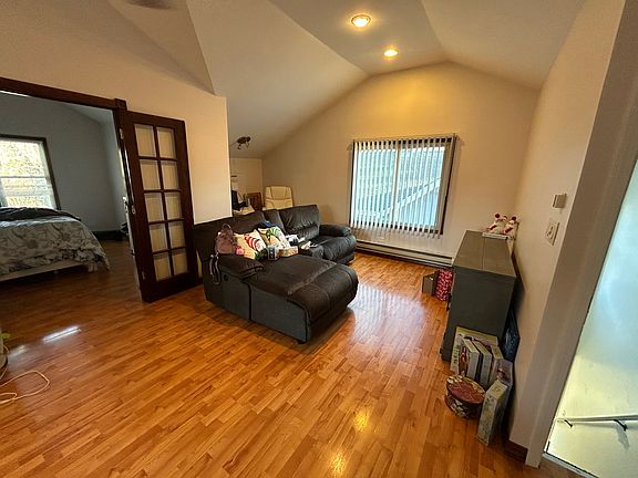 5th image of 432 S Ardmore Ave