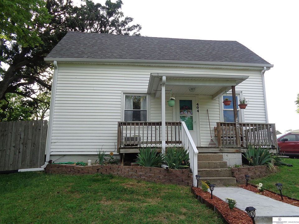 1st image of 404 S 11th St