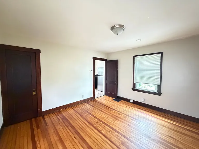 554 Camden Ave — Photo 6