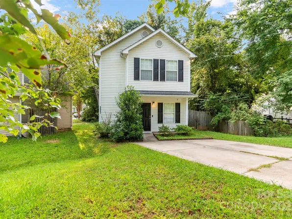 5541 Peachwood Dr, Charlotte, NC 28216