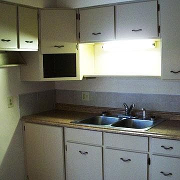 104 Stonecrest Lane Butler Pa for rent. 724-712-9272. New kitchen counter top. A new glass backsplash has been added after this photo was taken.