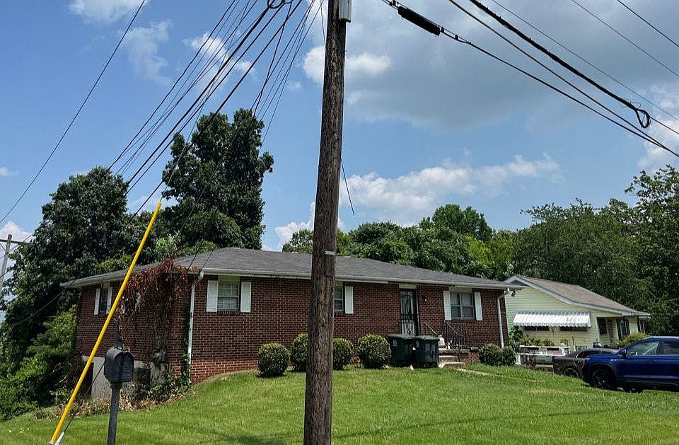 2nd image of 2705 Ridgecrest Dr