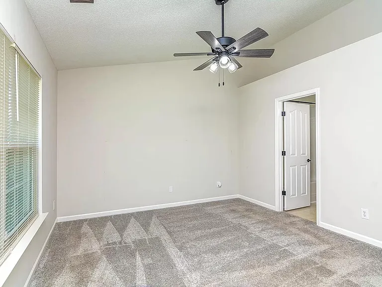 784 Waterbrook Ln — Photo 18