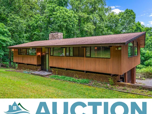 2425 Woodland Hills Dr, Blacksburg, VA 24060