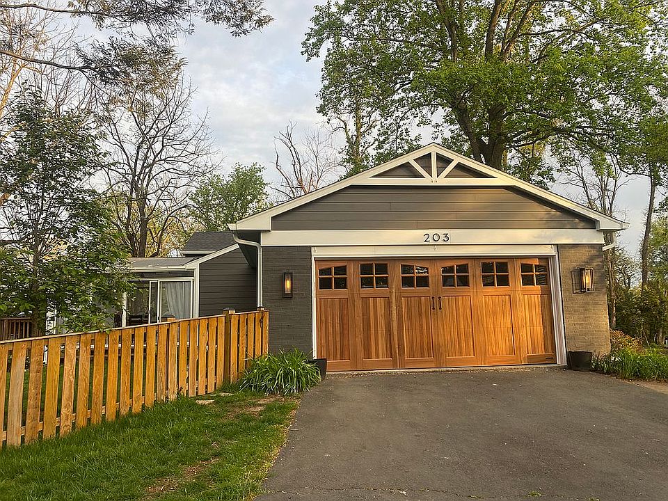 2nd image of 203 W St NW