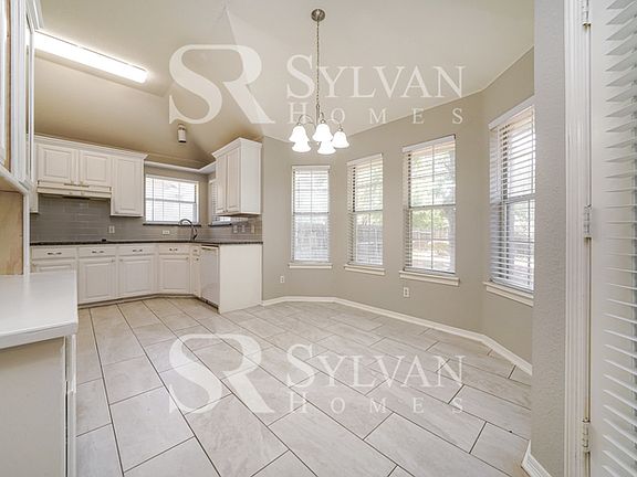 4th image of 1109 Greenwood Ct
