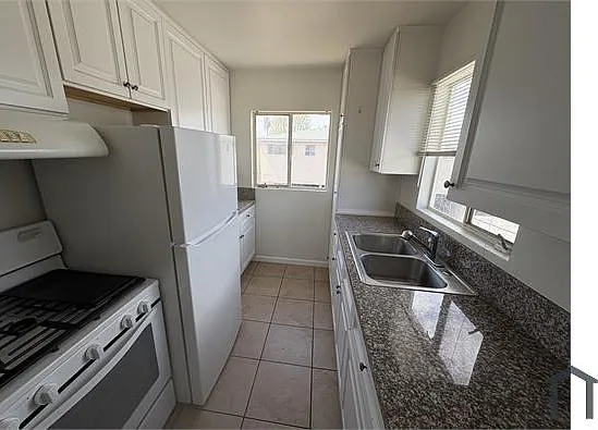 3961 Hillcrest Dr #8 — Photo 1