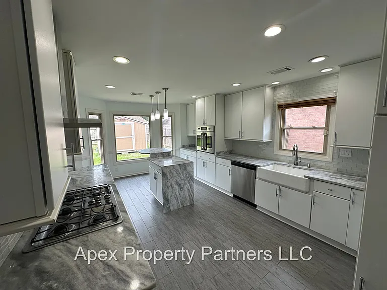 7609 Dexter Hollow Dr — Photo 1
