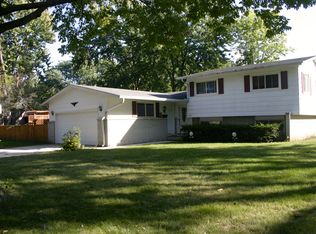 1101 E Dogwood Ln, Mount Prospect, IL