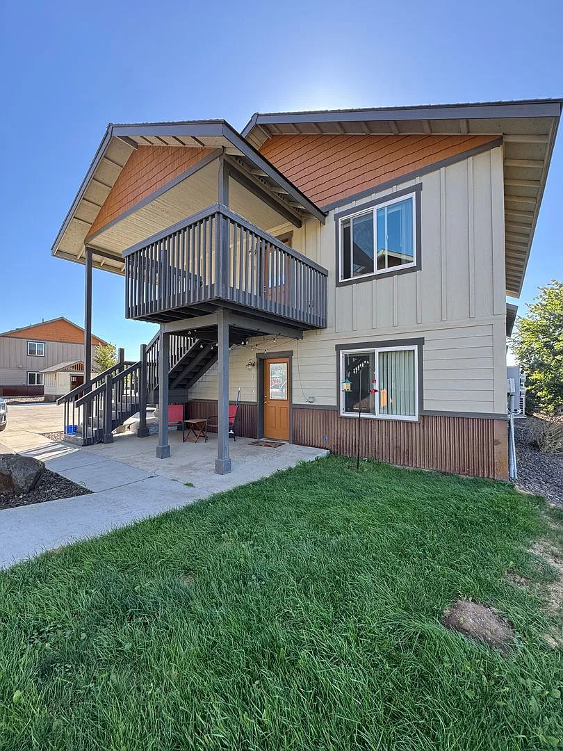 Cambridge Place I - 2225 — Photo 1