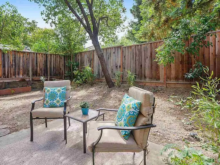 1058 Deer Oak Pl — Photo 17