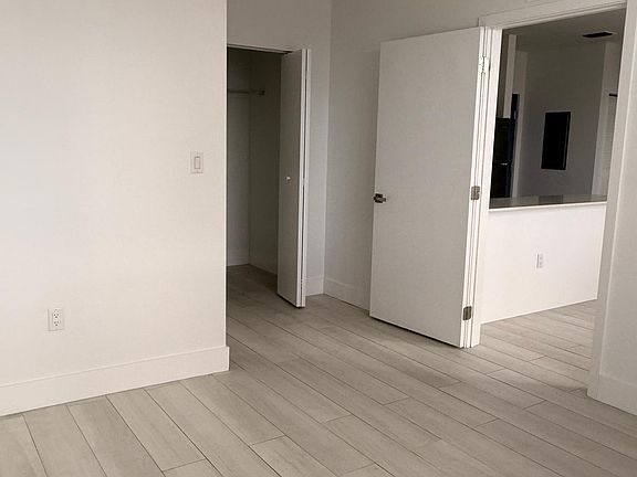 4th image of 921 E 22nd St #B