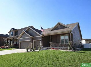 18825 Lillian St, Omaha, NE 68136