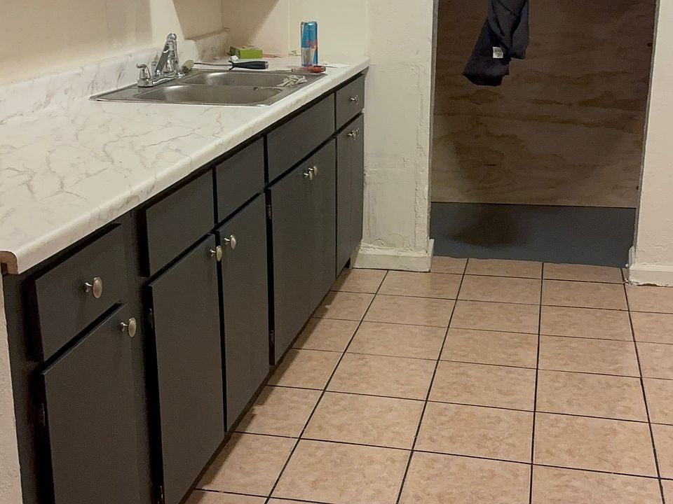 1st image of 11986 White Ave #1/4